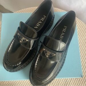 Prada Women’s Black Loafers 🌸🌸 SZ 38